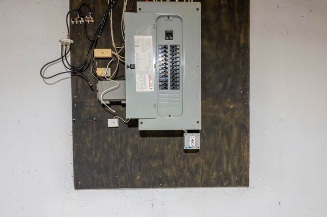 21 Lincoln Drive, Londonderry, NH 03053