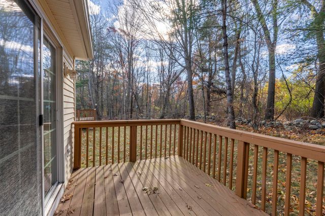 21 Lincoln Drive, Londonderry, NH 03053