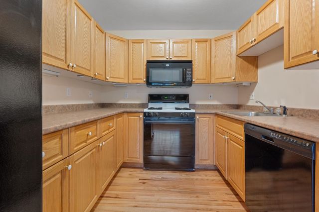 21 Lincoln Drive, Londonderry, NH 03053