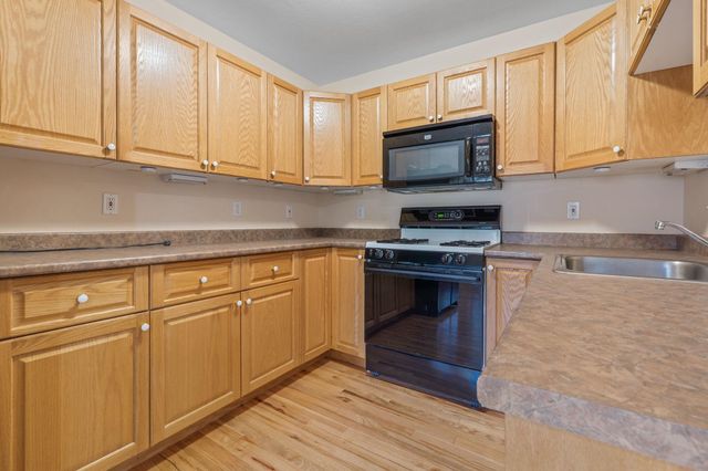 21 Lincoln Drive, Londonderry, NH 03053