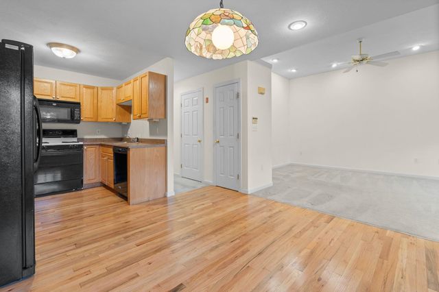 21 Lincoln Drive, Londonderry, NH 03053