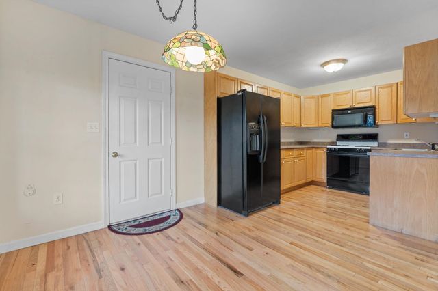 21 Lincoln Drive, Londonderry, NH 03053