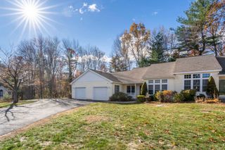 21 Lincoln Drive, Londonderry, NH 03053