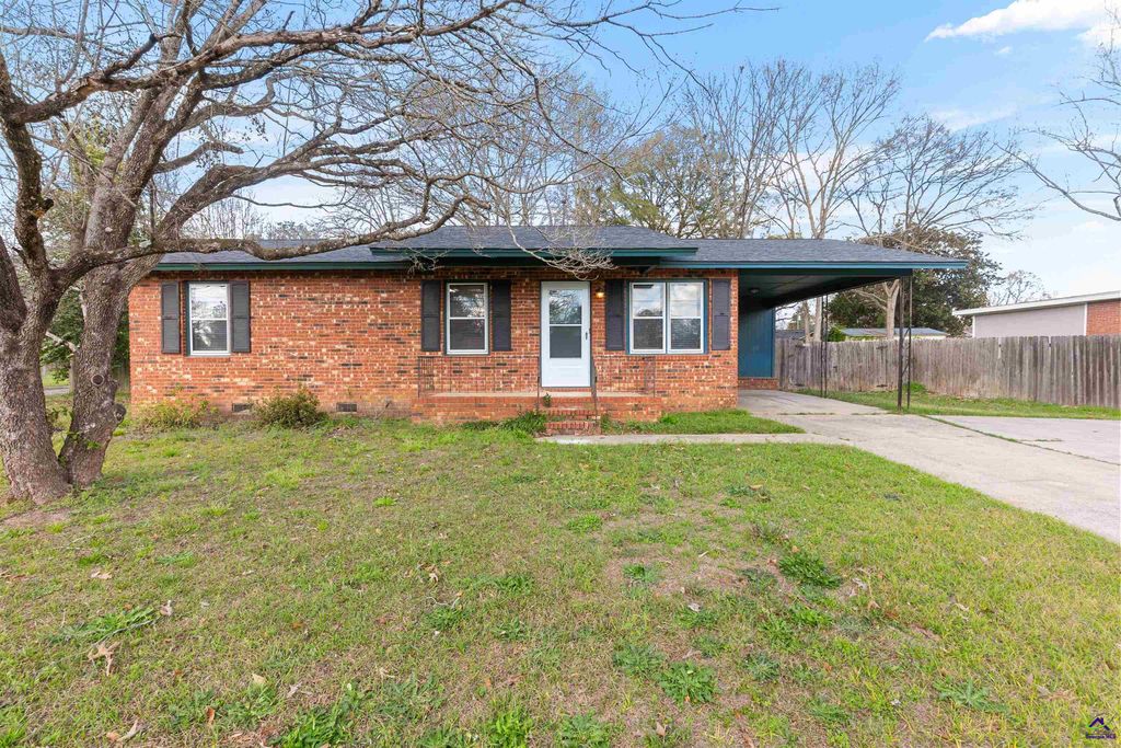 112 Athens St, Warner Robins, GA 31088