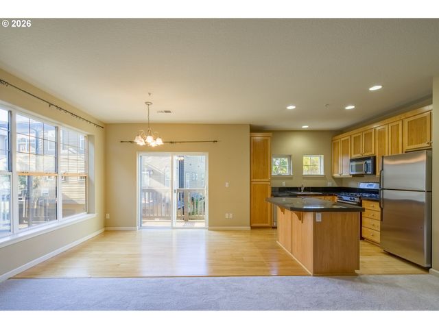 1070 Sw 170TH Ave 203, Beaverton, OR 97003