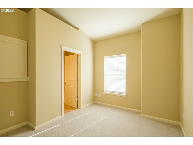1070 Sw 170TH Ave 203, Beaverton, OR 97003