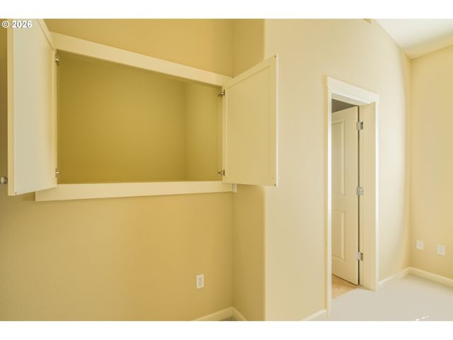 1070 Sw 170TH Ave 203, Beaverton, OR 97003