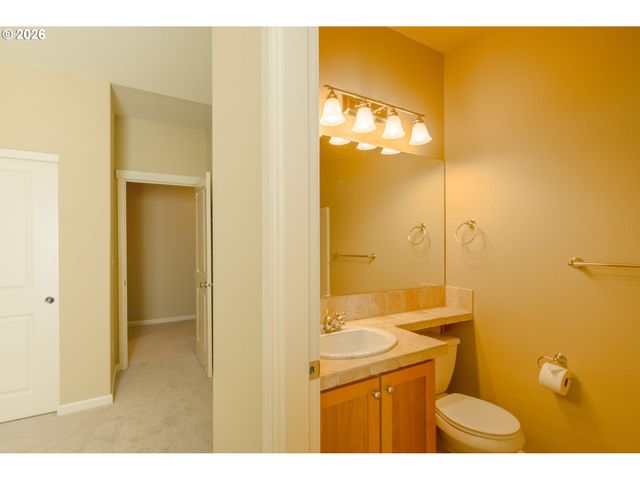 1070 Sw 170TH Ave 203, Beaverton, OR 97003