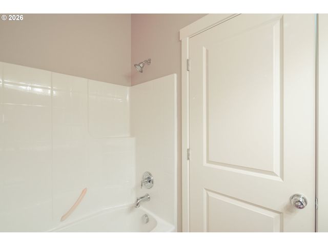 1070 Sw 170TH Ave 203, Beaverton, OR 97003