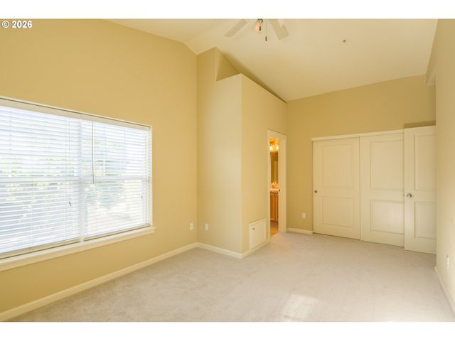 1070 Sw 170TH Ave 203, Beaverton, OR 97003