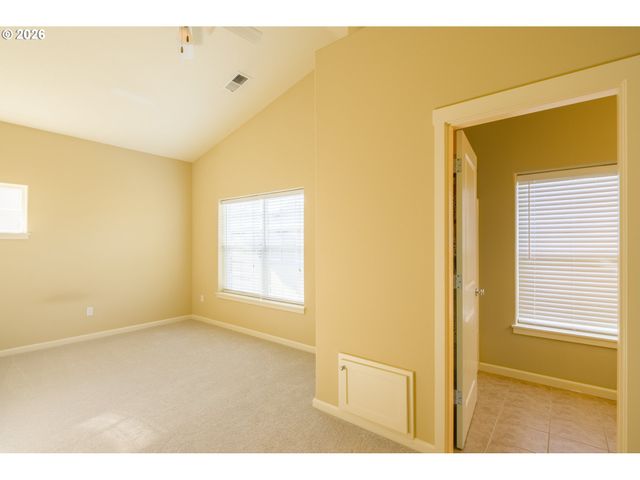 1070 Sw 170TH Ave 203, Beaverton, OR 97003