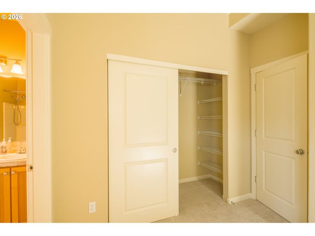 1070 Sw 170TH Ave 203, Beaverton, OR 97003