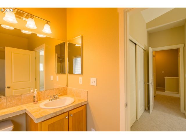1070 Sw 170TH Ave 203, Beaverton, OR 97003