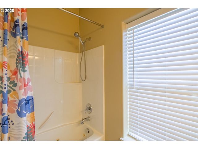 1070 Sw 170TH Ave 203, Beaverton, OR 97003