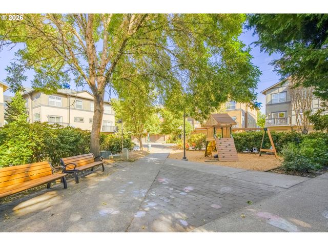 1070 Sw 170TH Ave 203, Beaverton, OR 97003