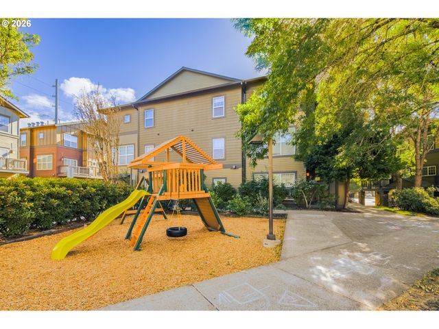 1070 Sw 170TH Ave 203, Beaverton, OR 97003
