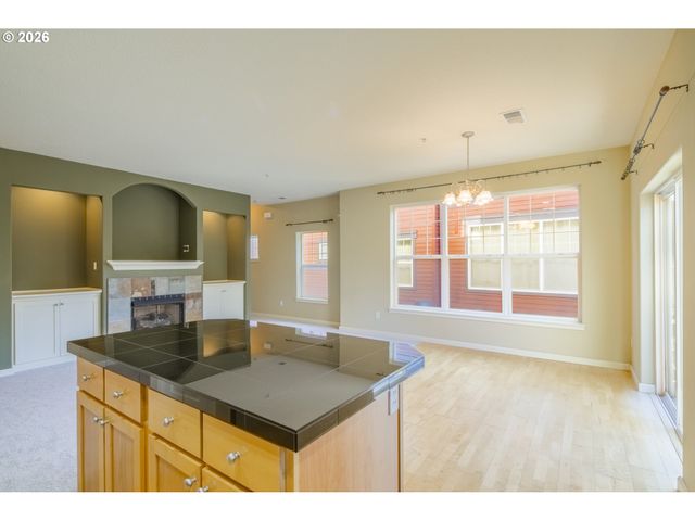 1070 Sw 170TH Ave 203, Beaverton, OR 97003