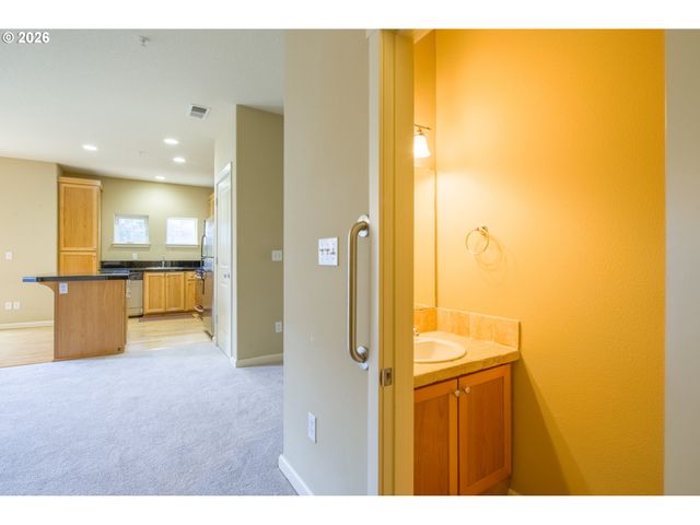 1070 Sw 170TH Ave 203, Beaverton, OR 97003