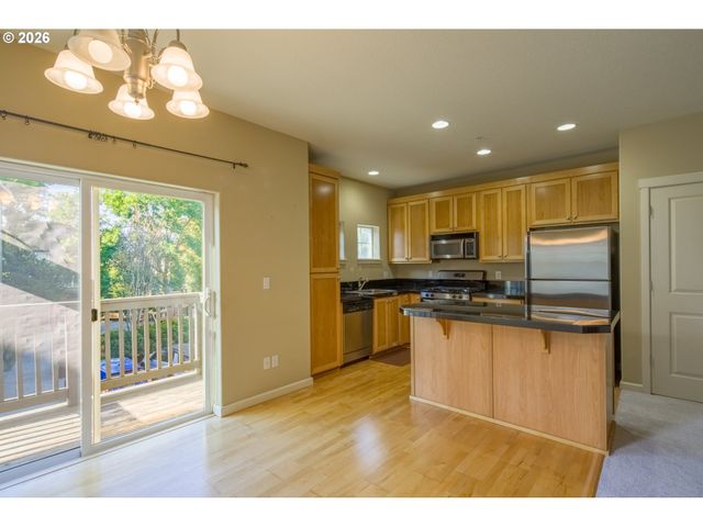 1070 Sw 170TH Ave 203, Beaverton, OR 97003