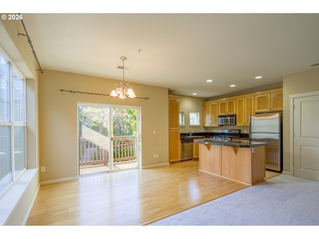 1070 Sw 170TH Ave 203, Beaverton, OR 97003