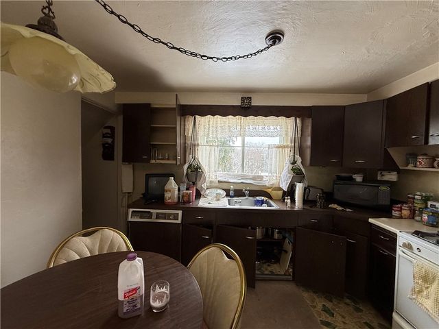 1339 Edgewood Dr, West Homestead, PA 15120