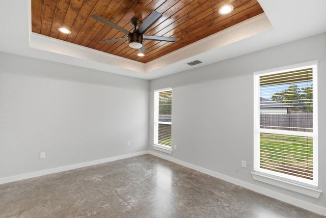 2314 Creekview Drive, Granbury, TX 76048