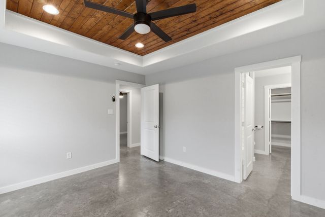 2314 Creekview Drive, Granbury, TX 76048