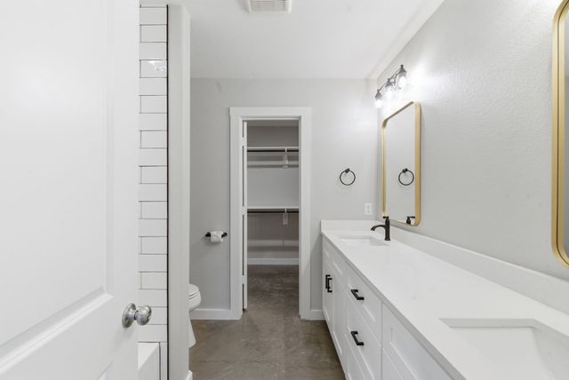 2314 Creekview Drive, Granbury, TX 76048