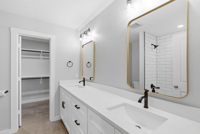 2314 Creekview Drive, Granbury, TX 76048