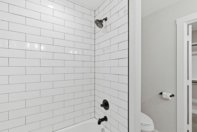 2314 Creekview Drive, Granbury, TX 76048