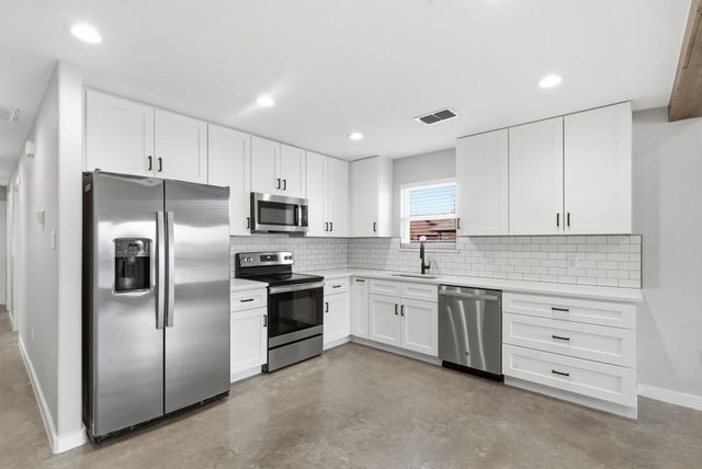 2314 Creekview Drive, Granbury, TX 76048