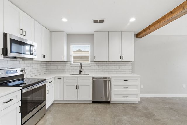 2314 Creekview Drive, Granbury, TX 76048