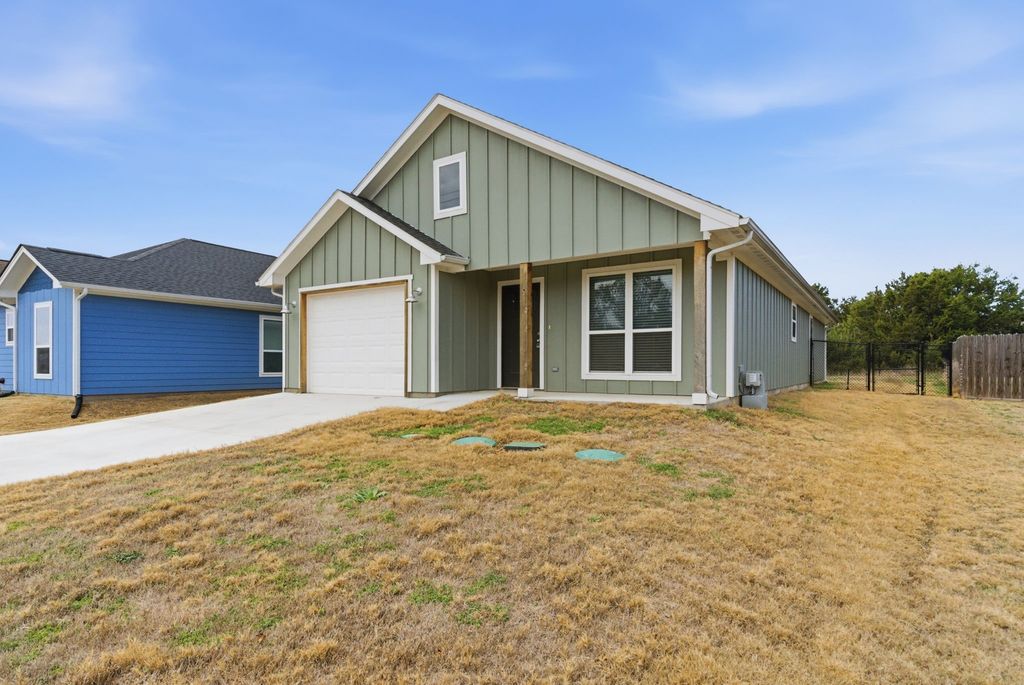 2314 Creekview Drive, Granbury, TX 76048