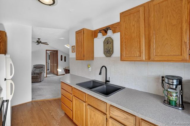 14463 Seymour Road, Linden, MI 48451