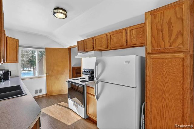 14463 Seymour Road, Linden, MI 48451