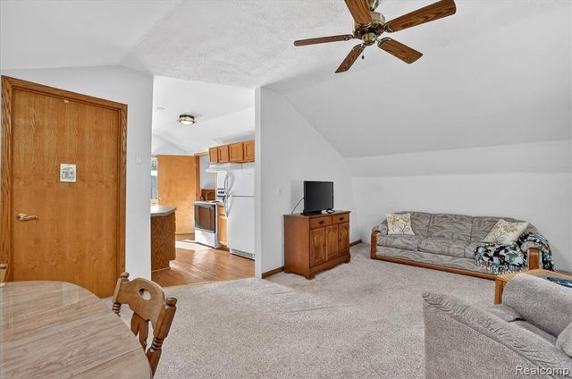 14463 Seymour Road, Linden, MI 48451