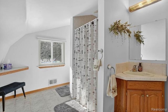 14463 Seymour Road, Linden, MI 48451