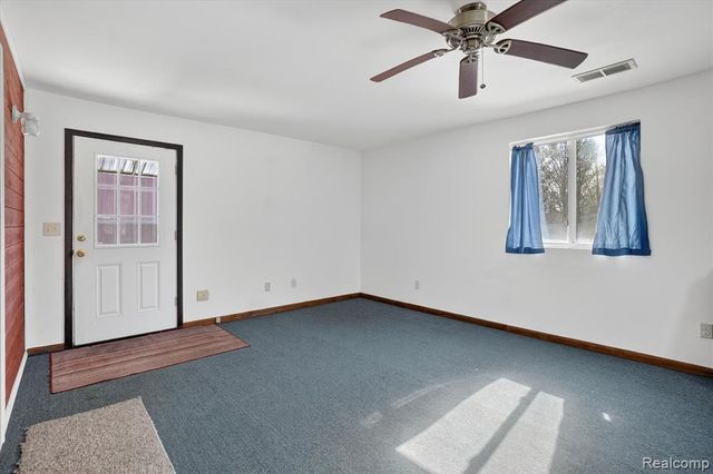 14463 Seymour Road, Linden, MI 48451