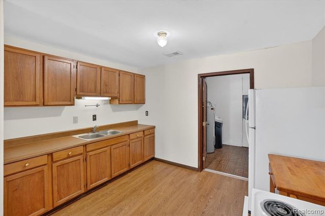 14463 Seymour Road, Linden, MI 48451