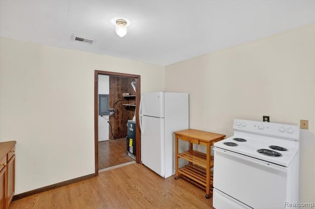 14463 Seymour Road, Linden, MI 48451