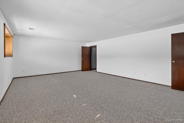 14463 Seymour Road, Linden, MI 48451