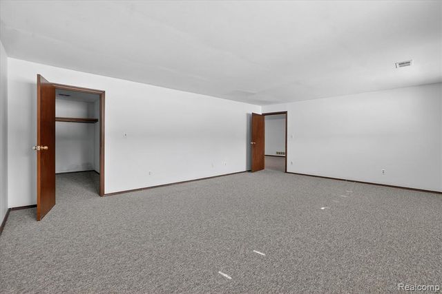 14463 Seymour Road, Linden, MI 48451