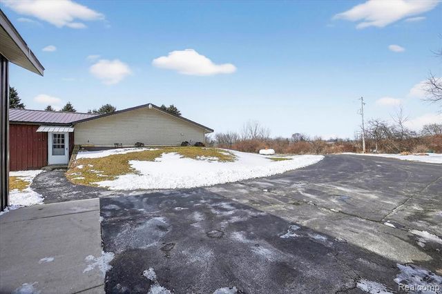 14463 Seymour Road, Linden, MI 48451