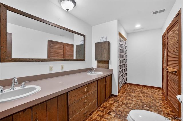 14463 Seymour Road, Linden, MI 48451