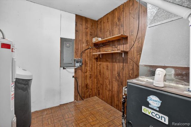 14463 Seymour Road, Linden, MI 48451