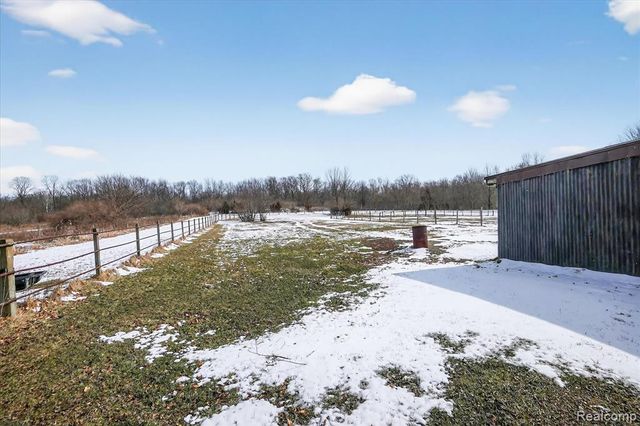 14463 Seymour Road, Linden, MI 48451