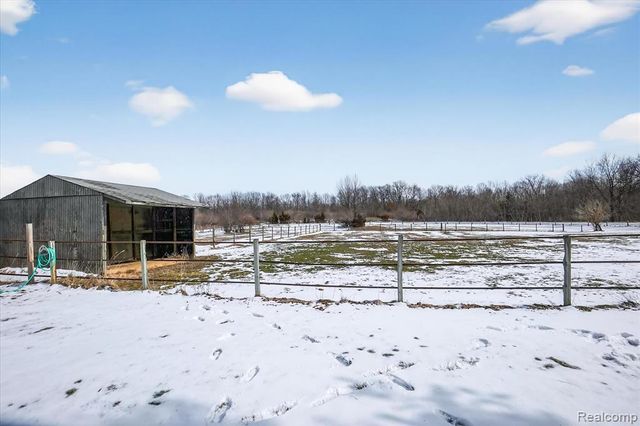 14463 Seymour Road, Linden, MI 48451