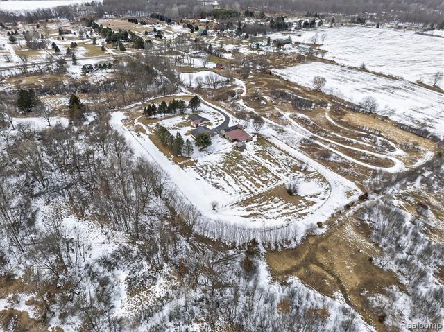 14463 Seymour Road, Linden, MI 48451