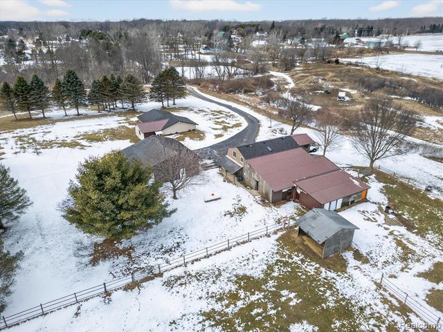 14463 Seymour Road, Linden, MI 48451