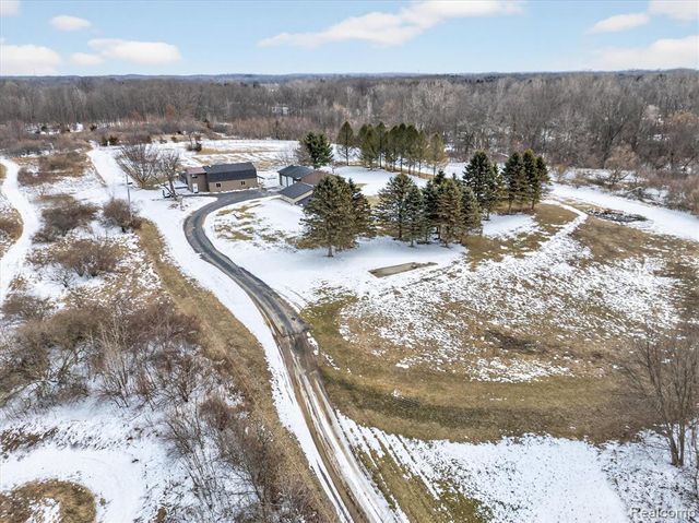 14463 Seymour Road, Linden, MI 48451